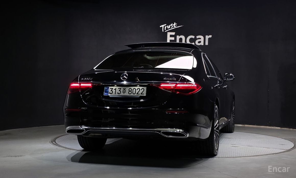  Mercedes-Benz S-Class
