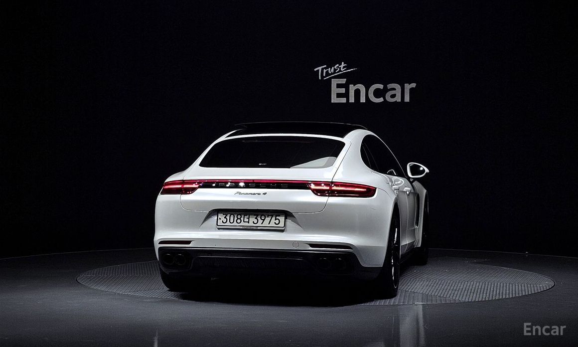  Porsche Panamera