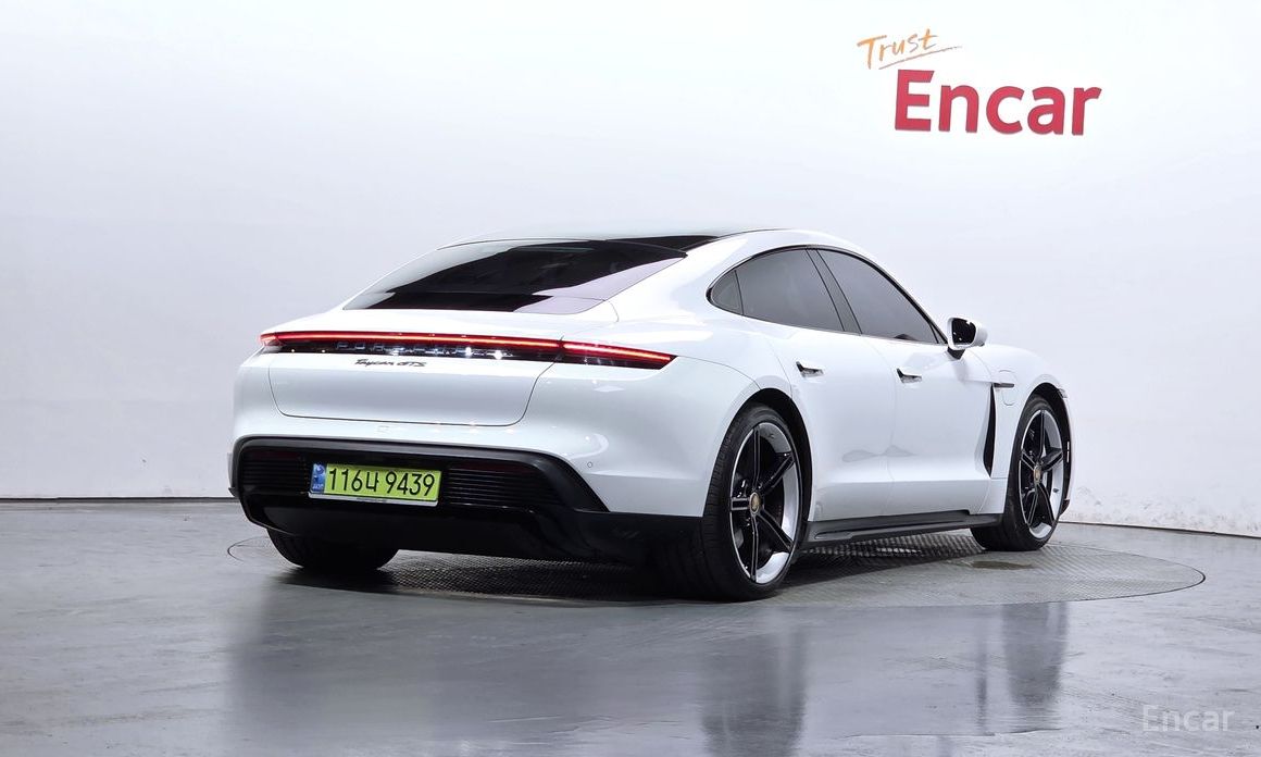  Porsche Taycan