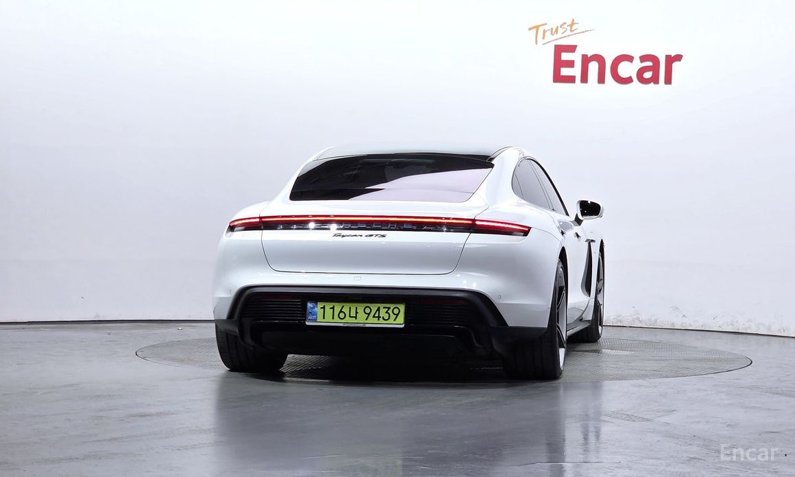  Porsche Taycan