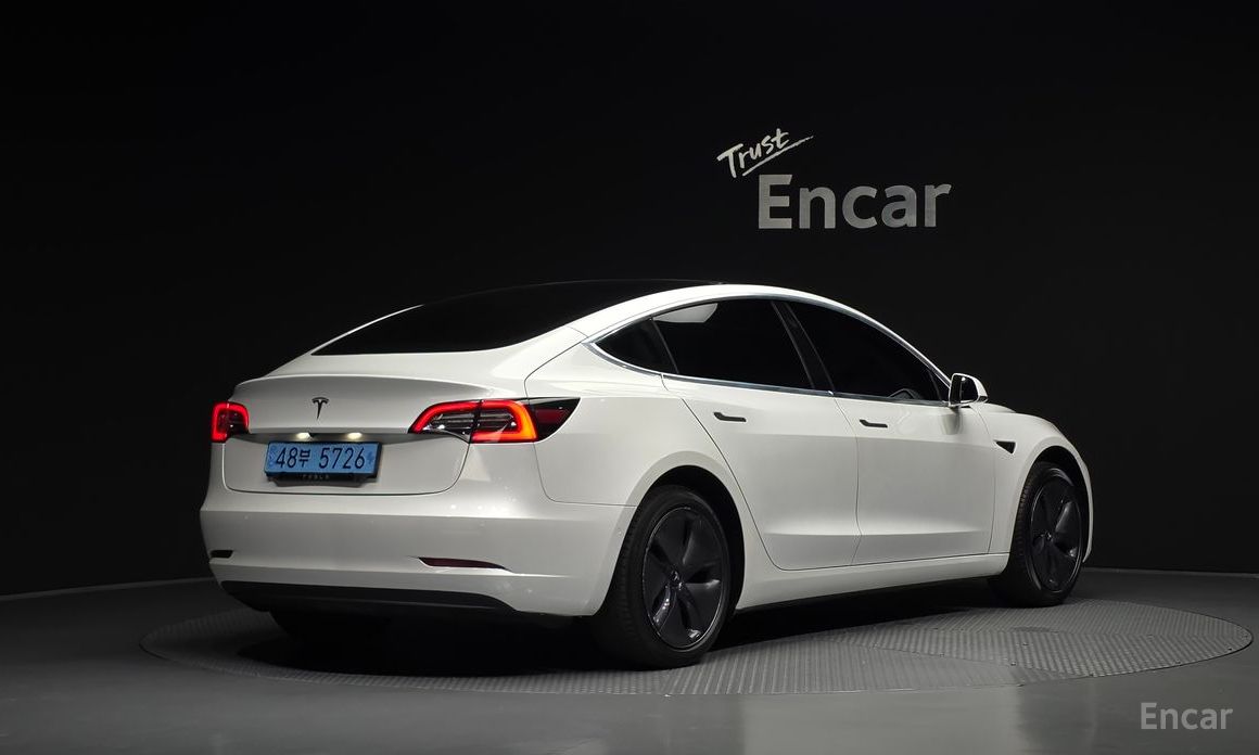  Tesla Model 3
