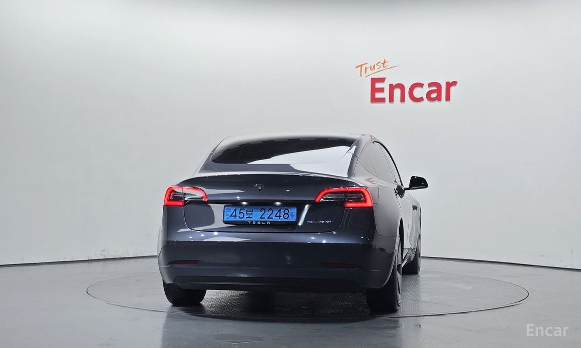  Tesla Model 3