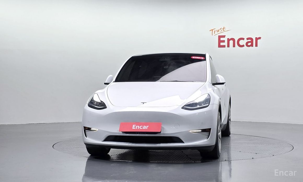  Tesla Model Y