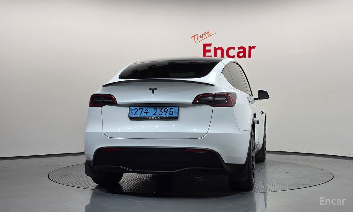 Tesla Model Y