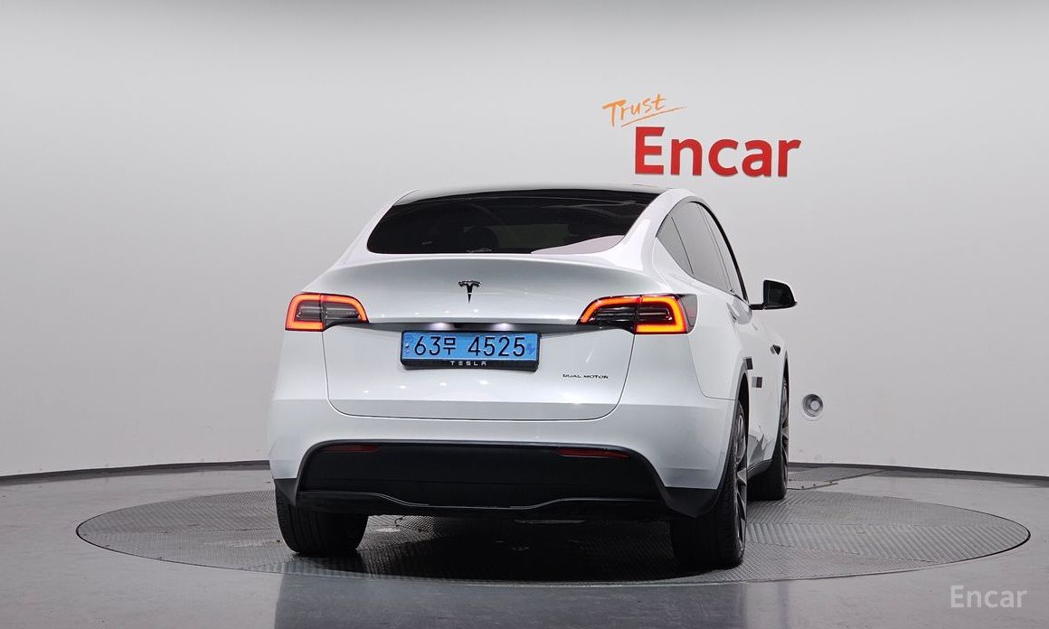  Tesla Model Y